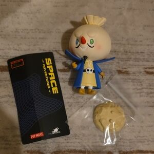 Pop Mart- The Monsters -Space Adventures Figurine - Spooky Emperor